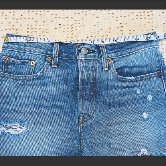 Levi's Wedgie Fit Shorts - Picture 7 of 10